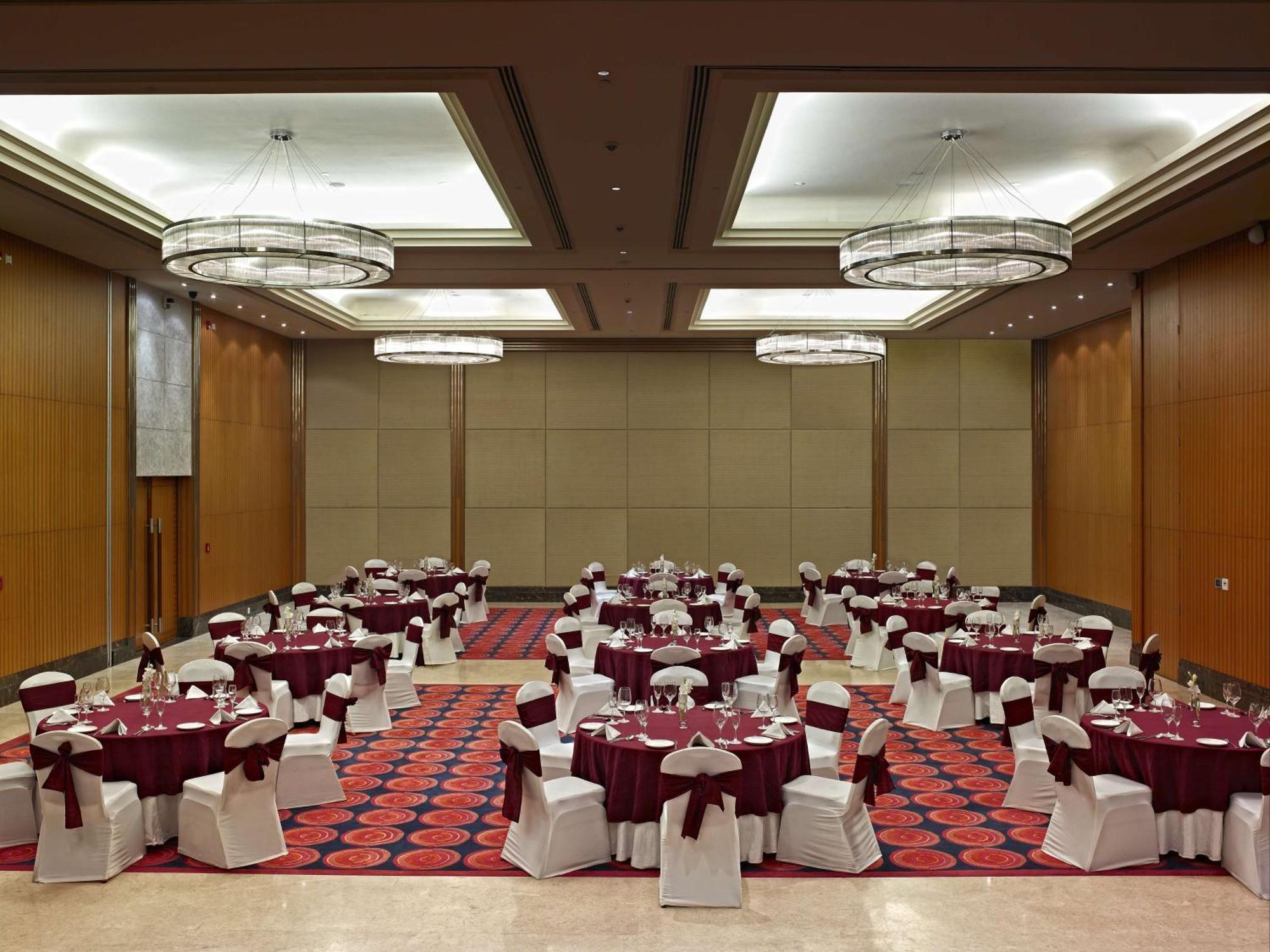 Radisson Blu Hotel Rudrapur Esterno foto
