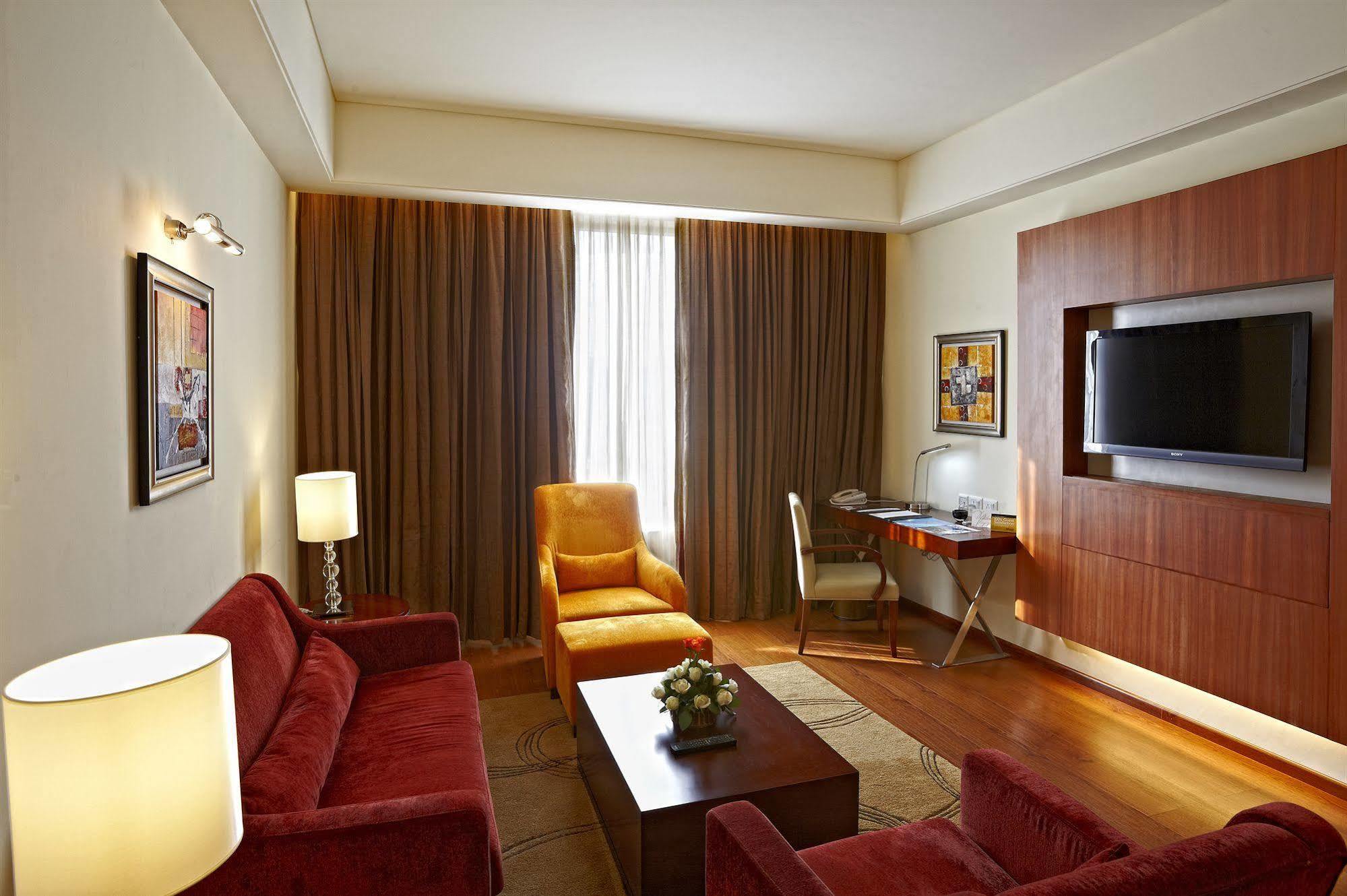 Radisson Blu Hotel Rudrapur Esterno foto