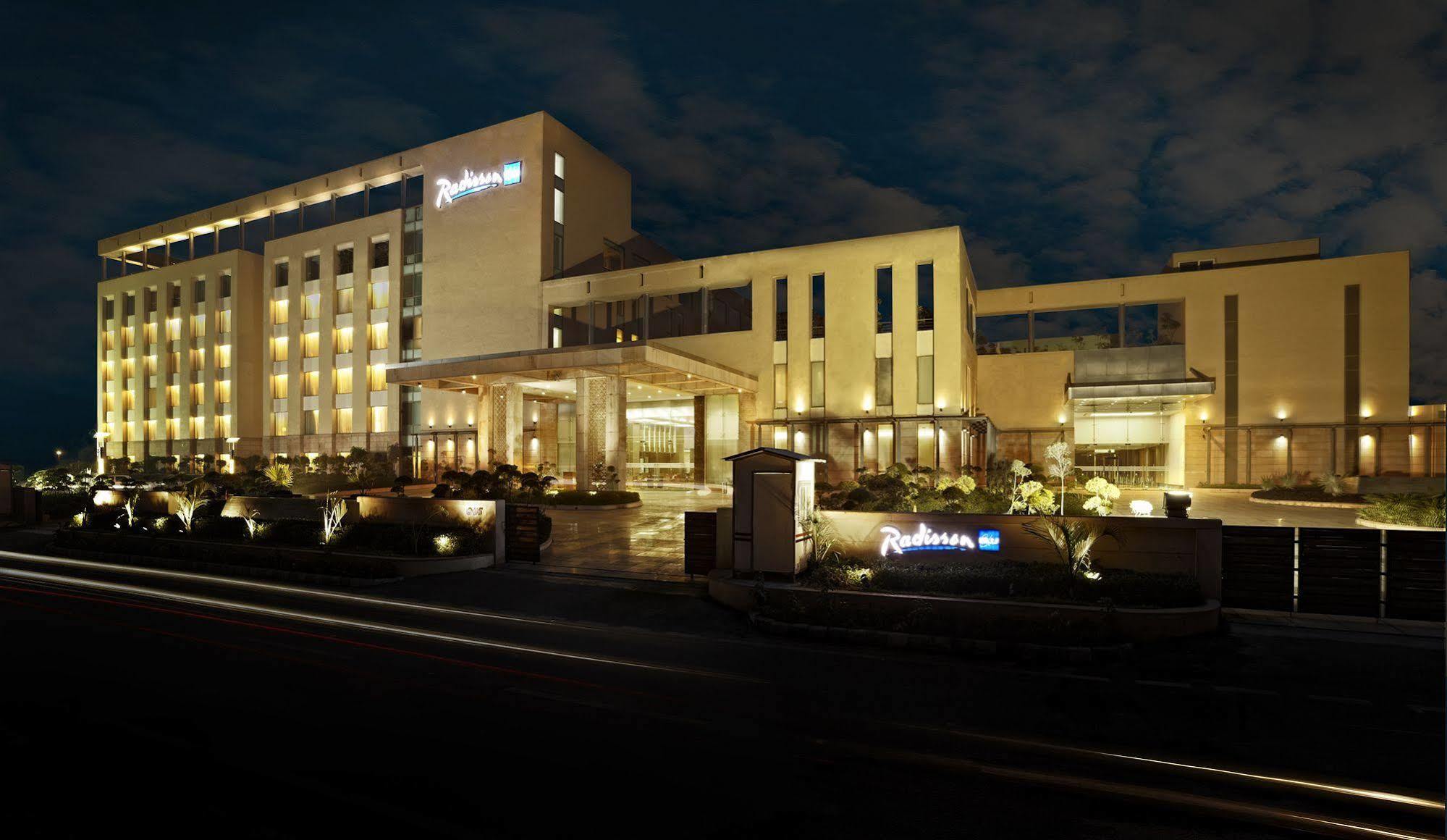 Radisson Blu Hotel Rudrapur Esterno foto